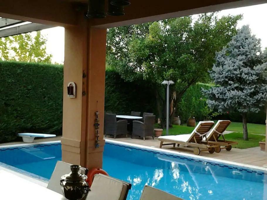 4-Seasons Pool Villa Near Meteora Tríkala Exteriör bild