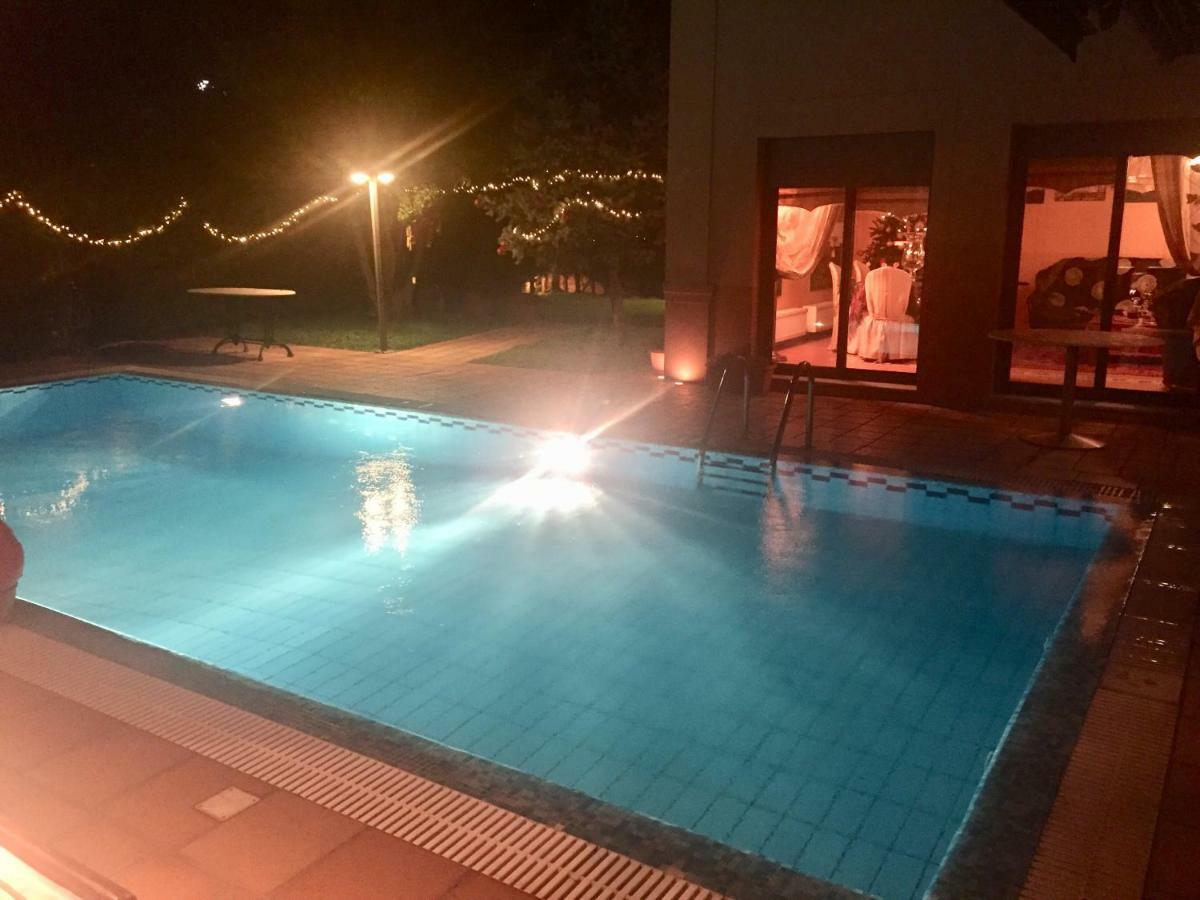 4-Seasons Pool Villa Near Meteora Tríkala Exteriör bild